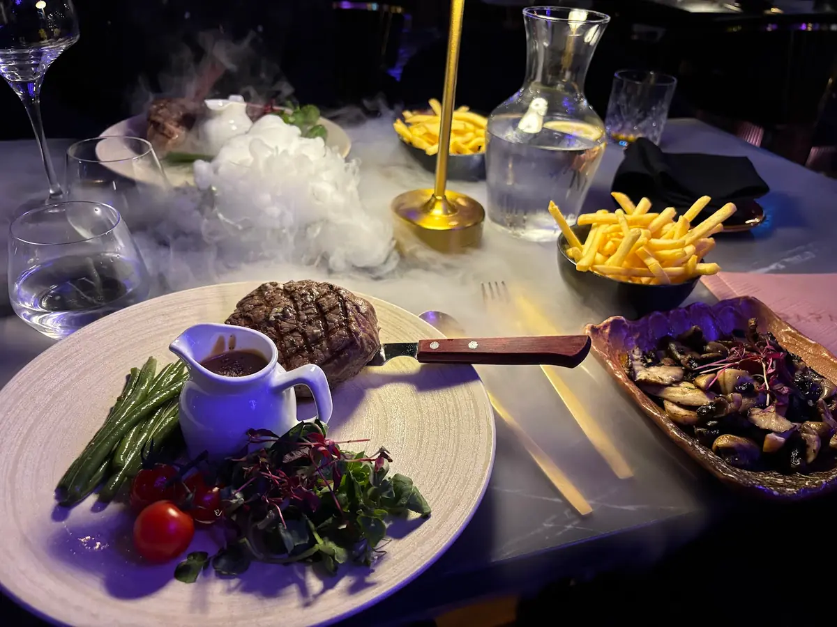 Paparazzi Restaurant photo (photo 3 of 3)