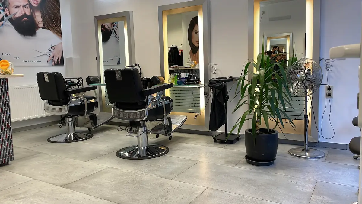 Friseur Eins photo (photo 1 of 3)