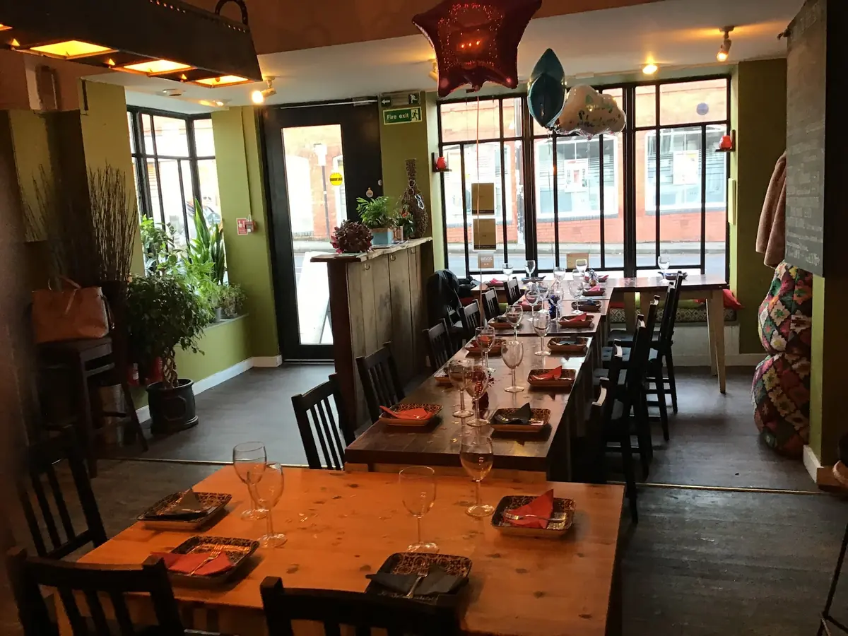 Inside AleOli y Tu, Shrewsbury