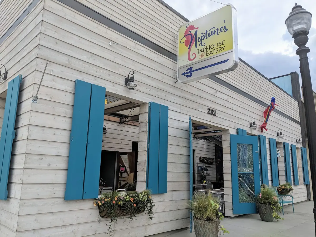 Neptunes Taphouse and Eatery — Restaurants in Livingston