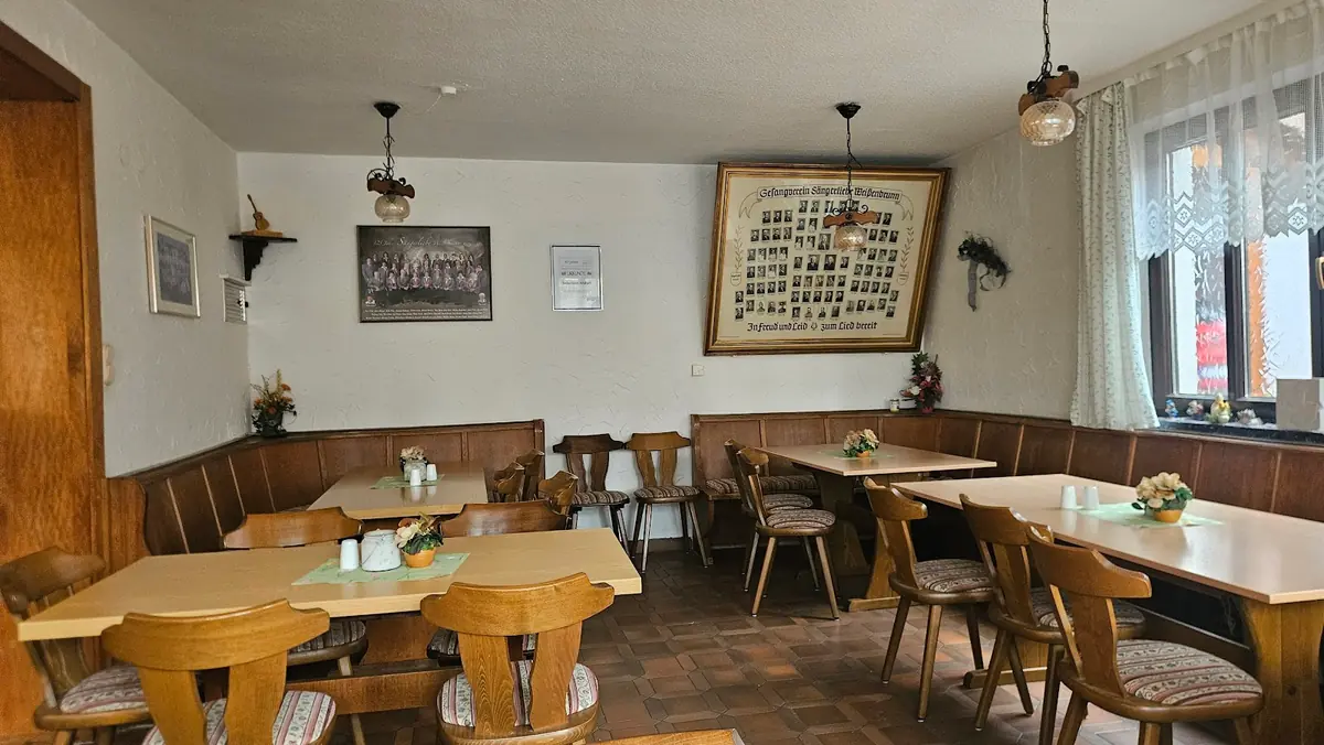 Zum Lindenhof — Restaurants in Leinburg