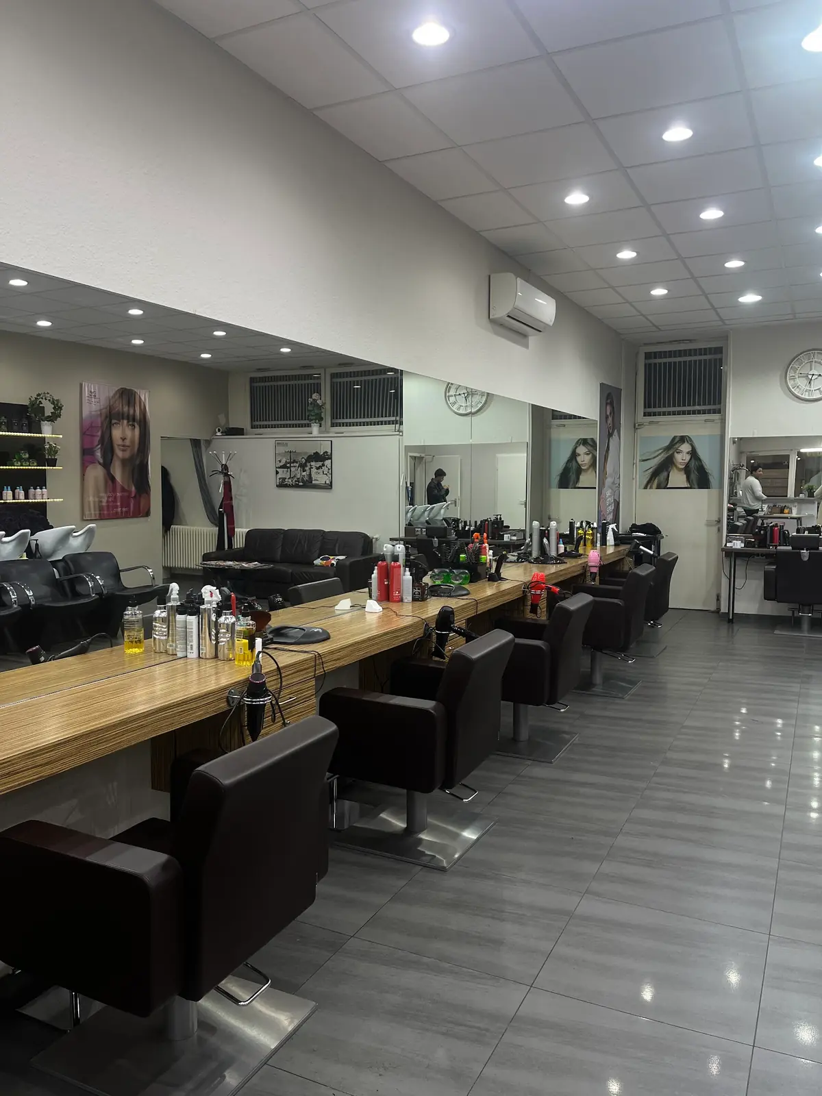 GOLD hair salon photo (photo 2 of 3)