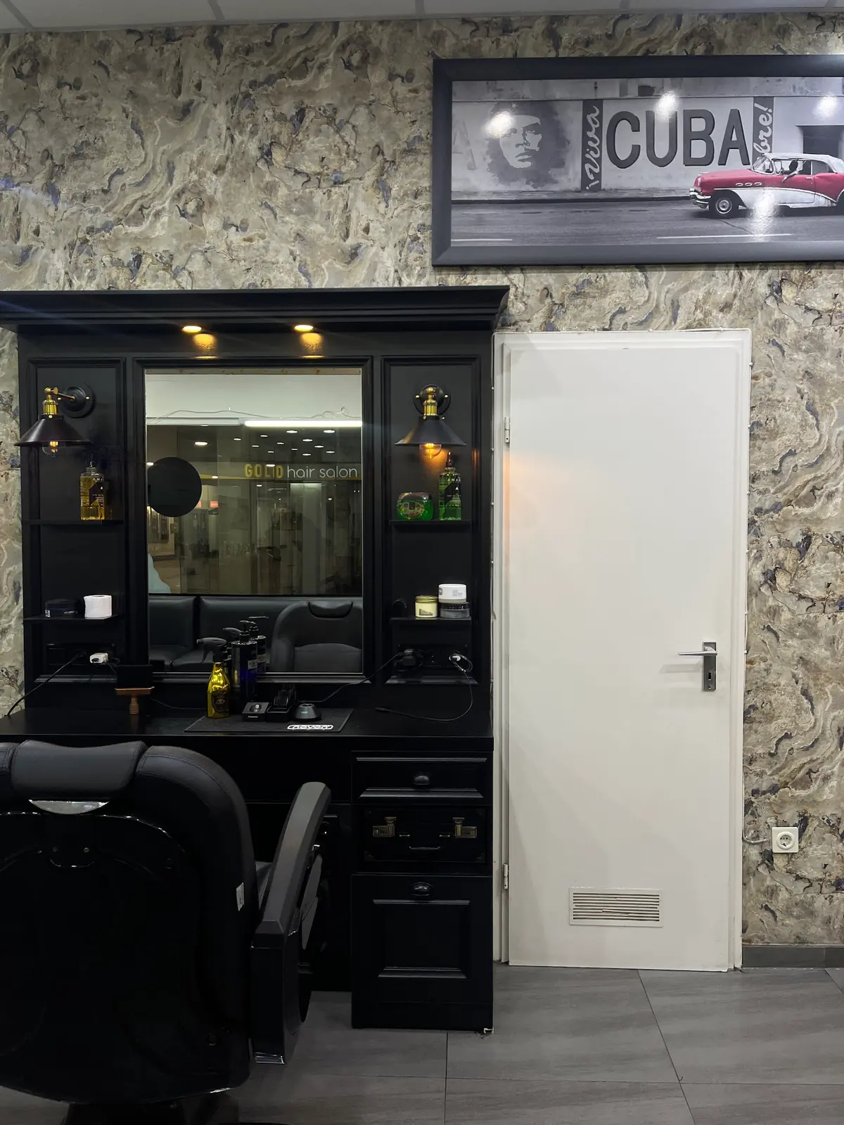 GOLD hair salon photo (photo 1 of 3)