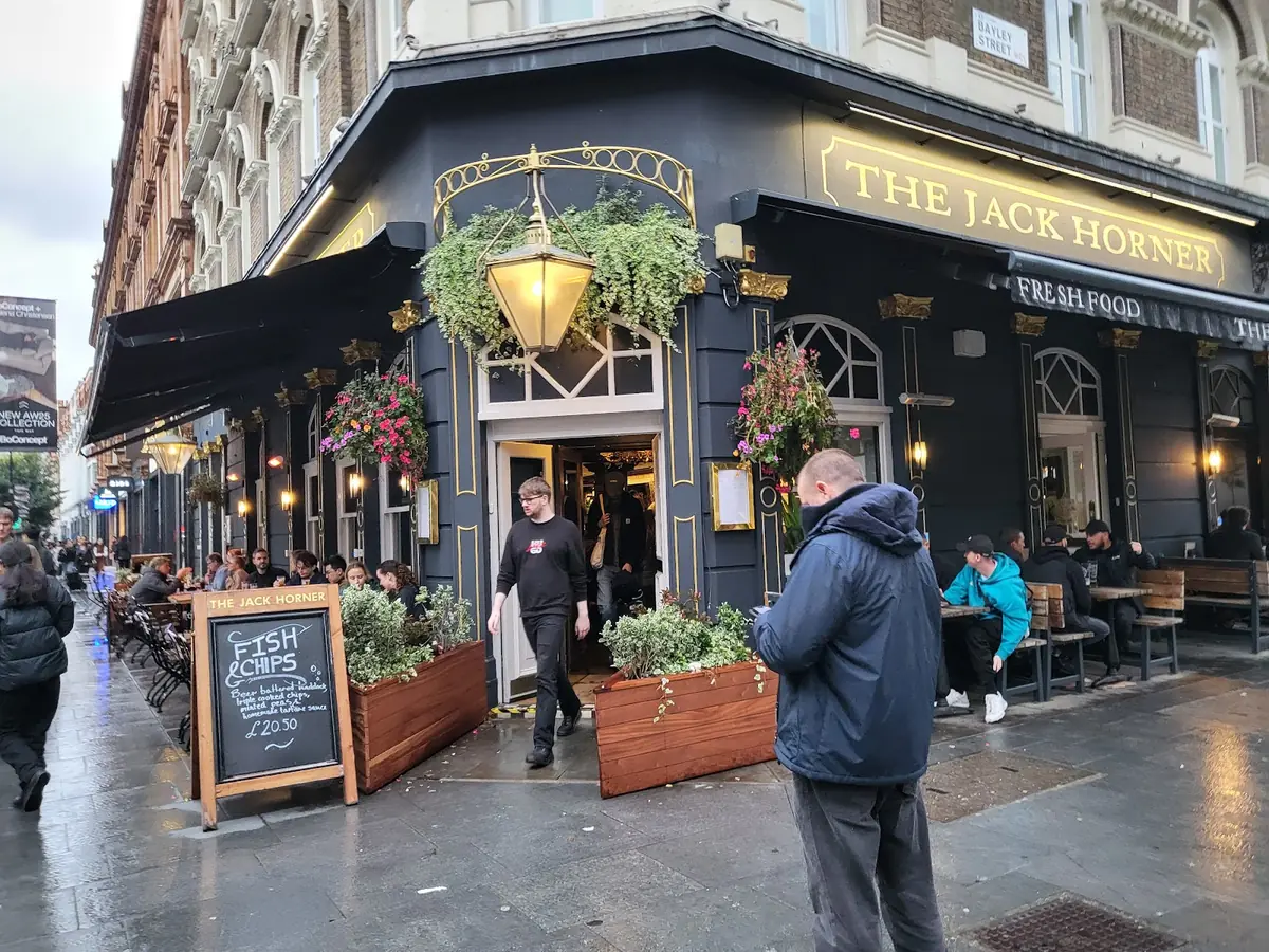 Fuller's Ale & Pie House photo (photo 3 of 3)