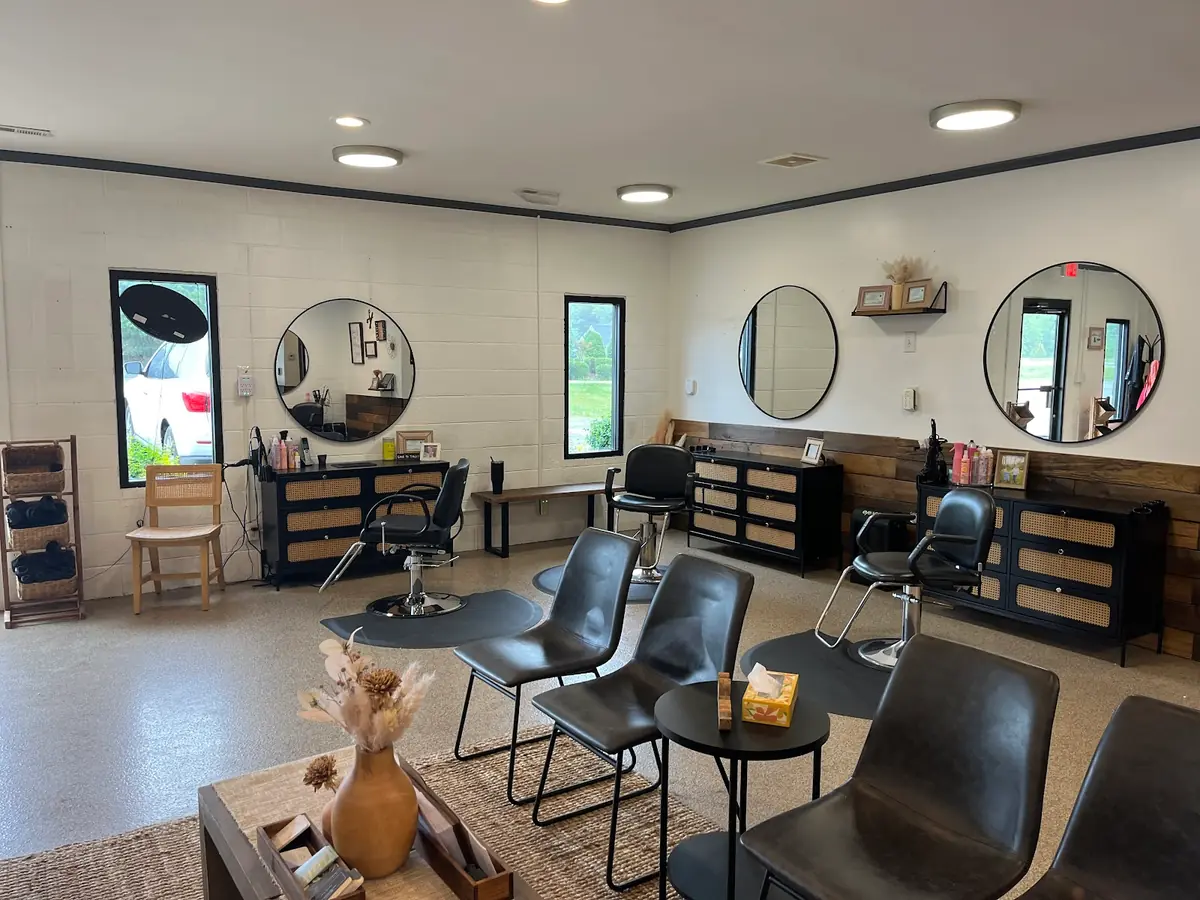 Special Touch Hair Salon photo (photo 1 of 3)