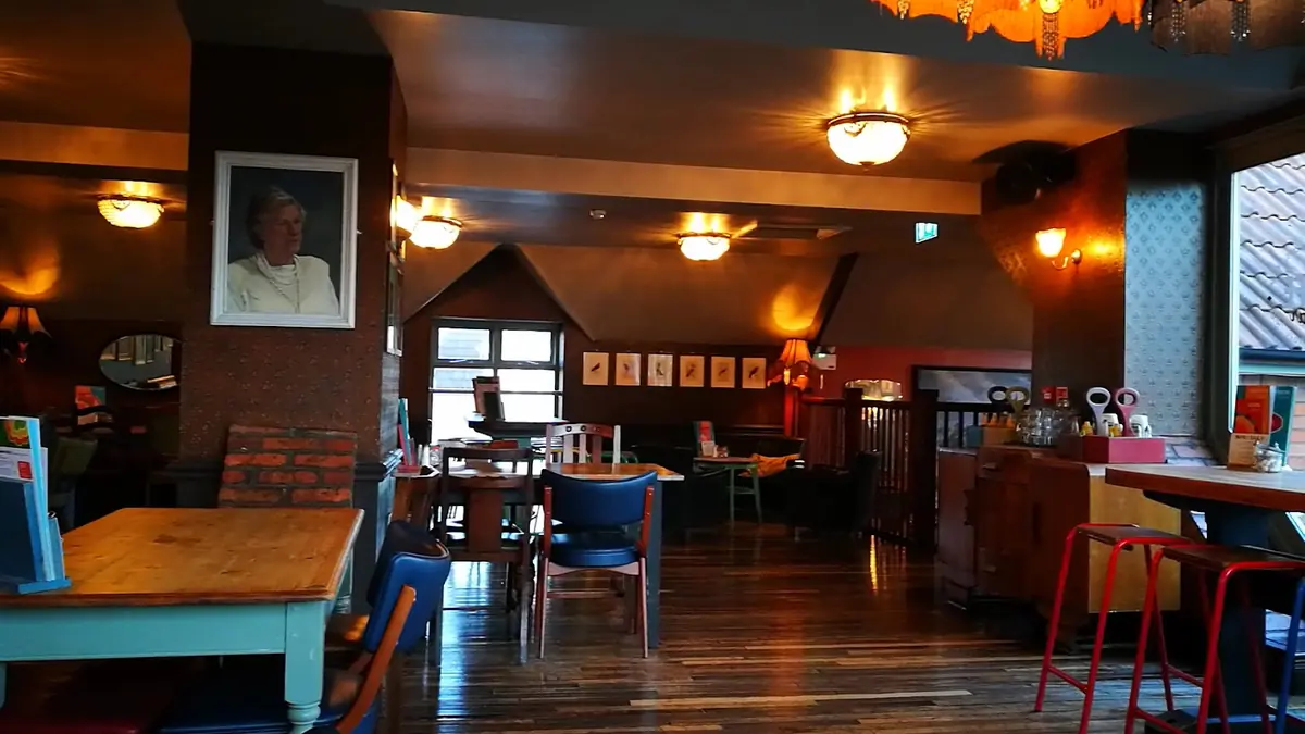 Edmundo Lounge photo (photo 2 of 3)