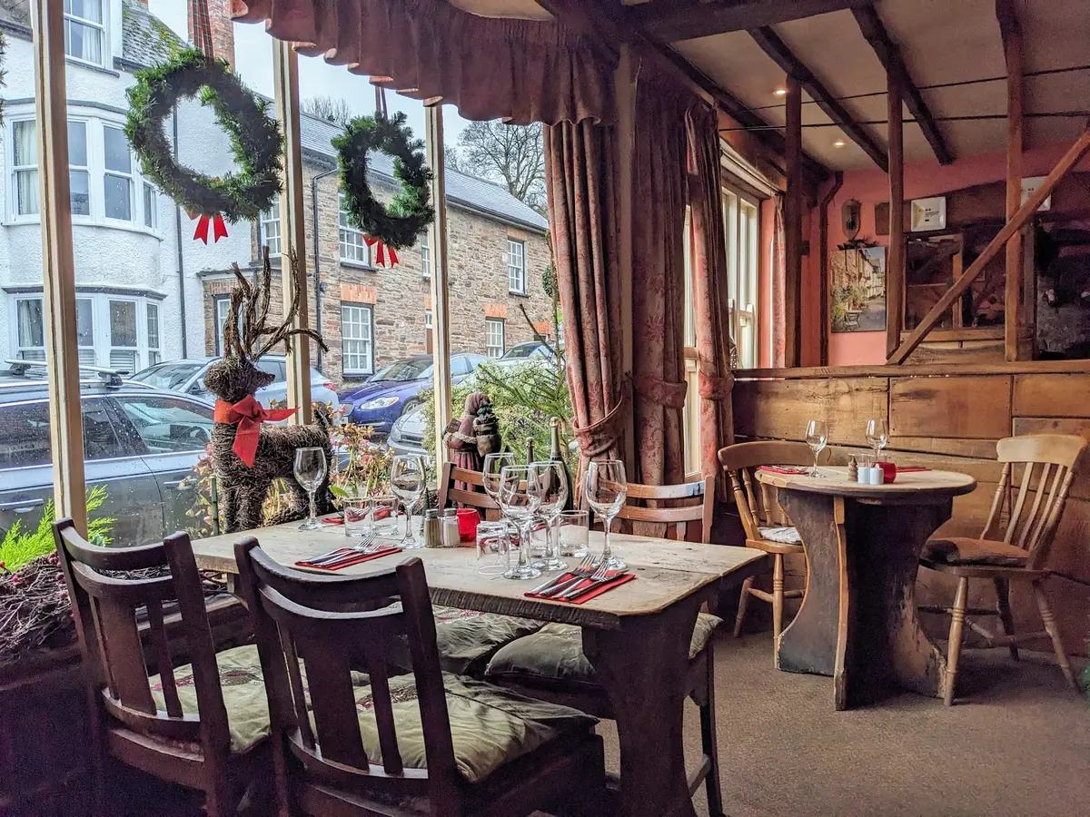 Woods Bar & Restaurant