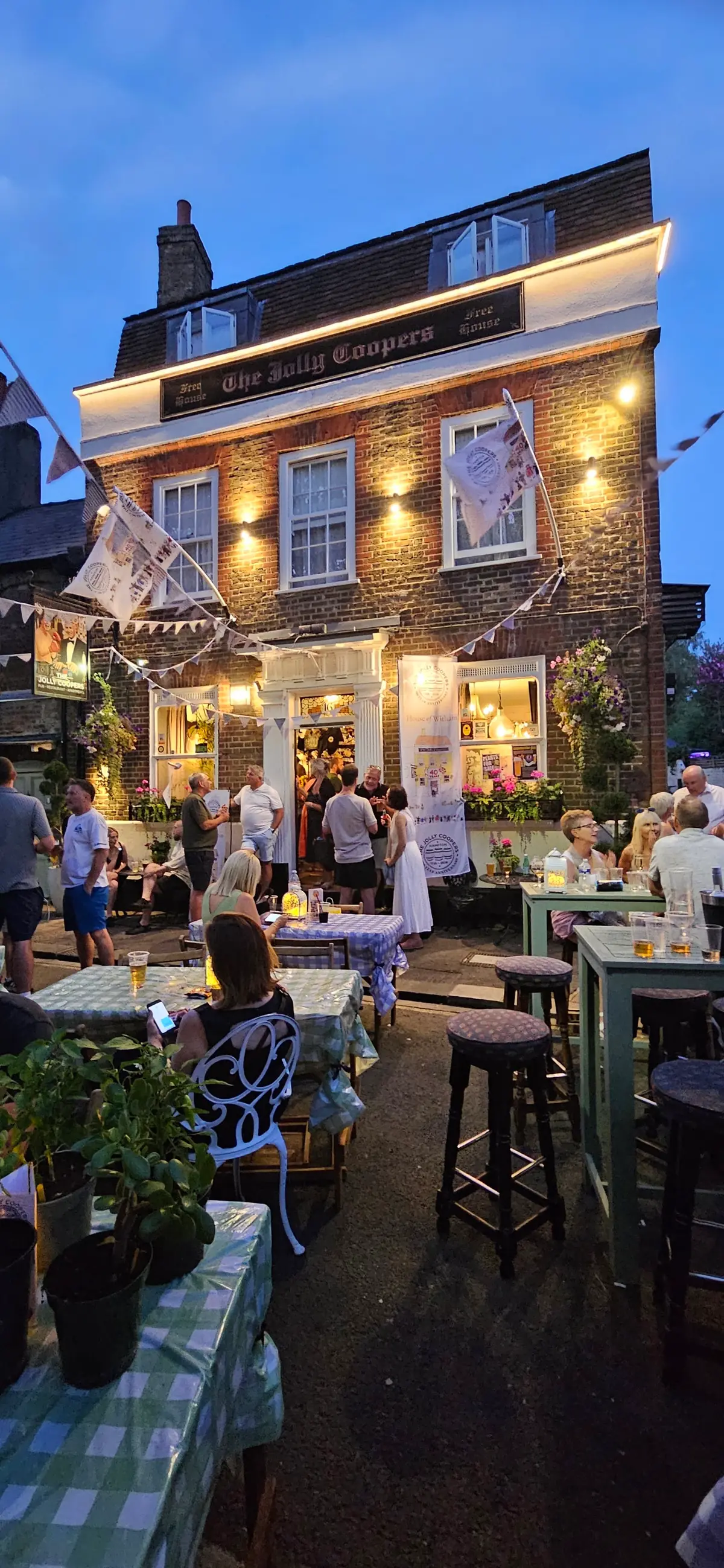 Jolly Coopers & Squiffy's Restaurant & Apartments @ number 16 photo (photo 2 of 3)