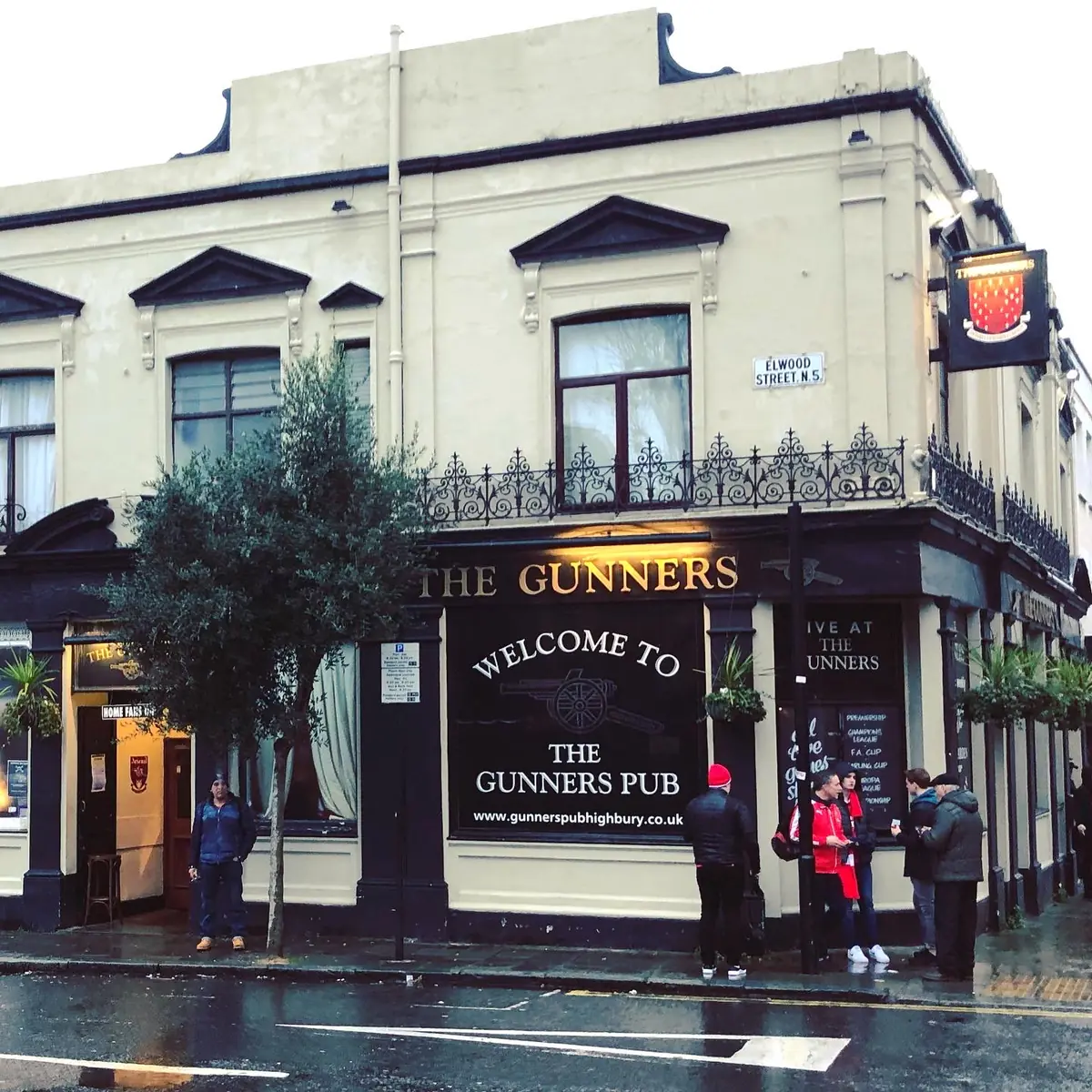 The Gunners Pub — Bars in London