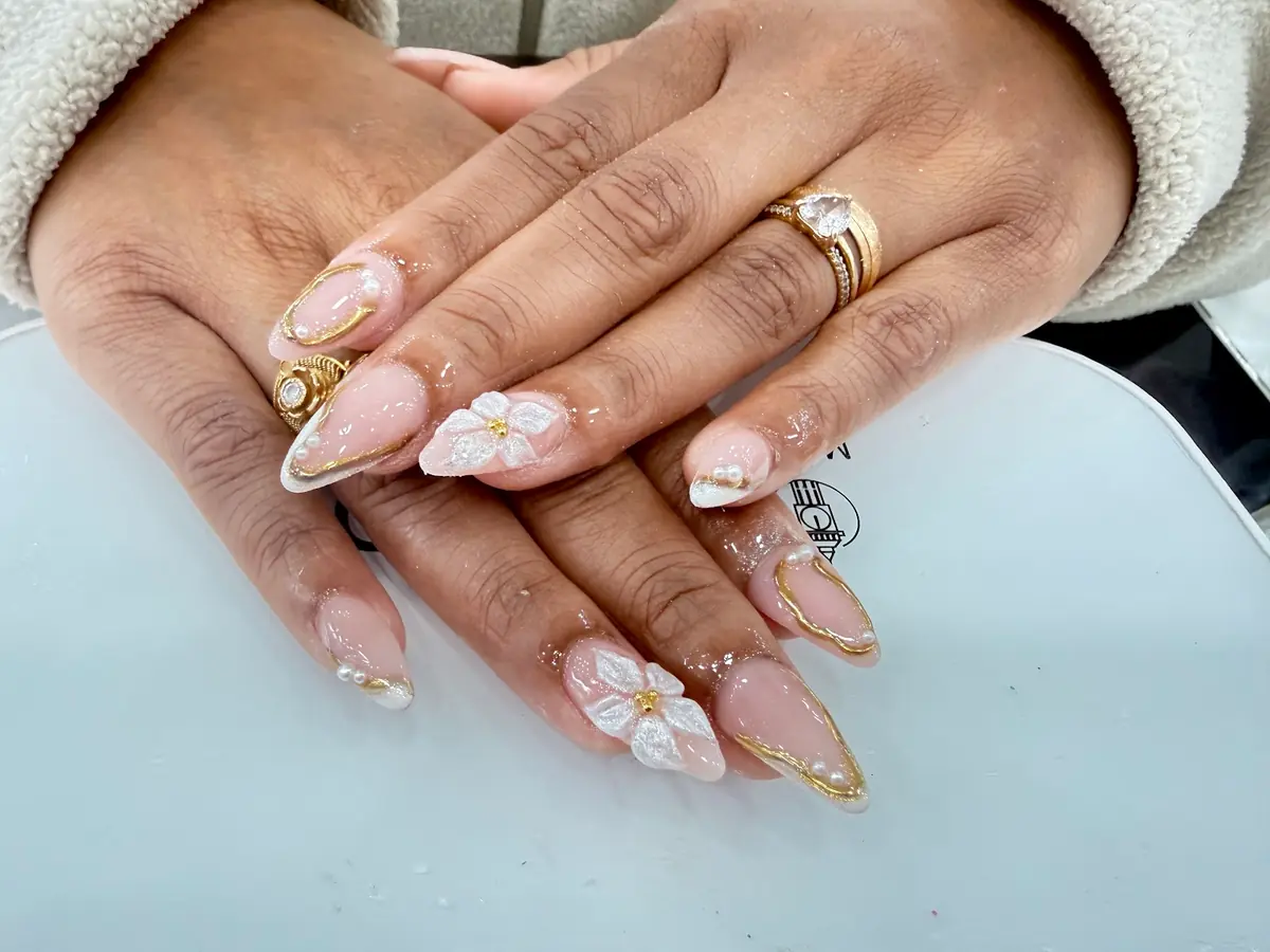 Hollywood Nails photo (photo 1 of 3)