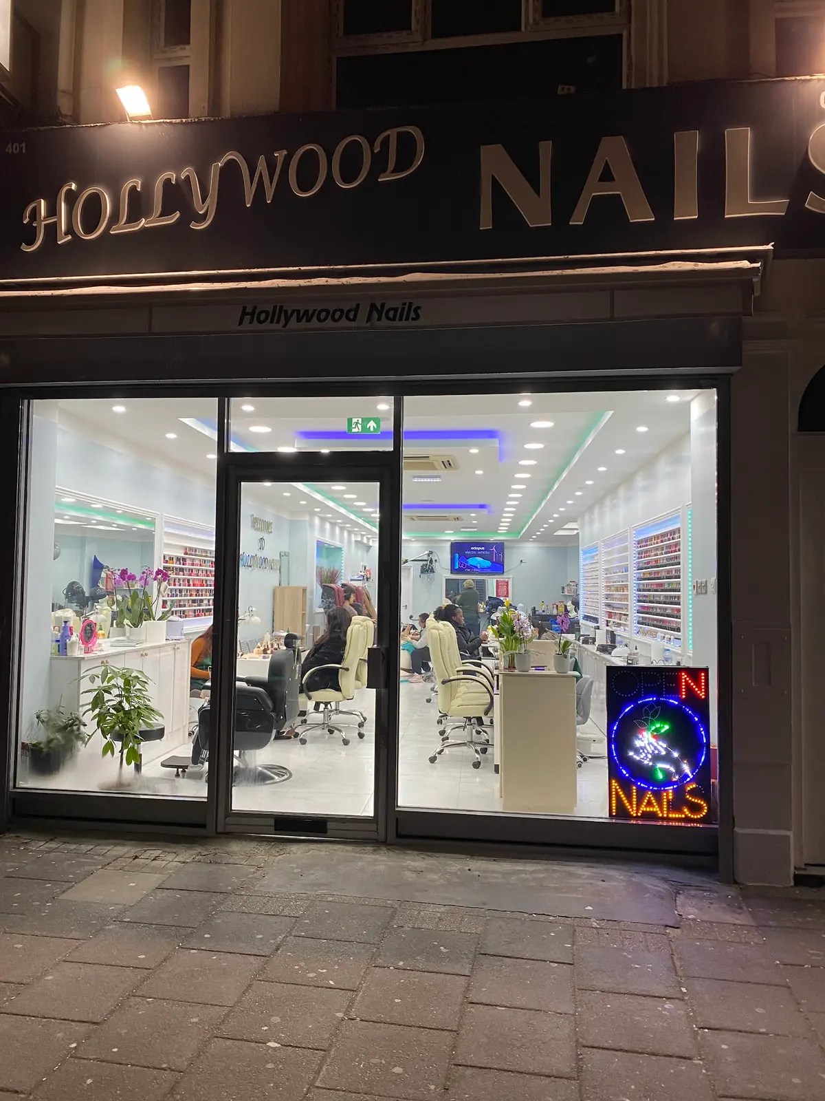 Hollywood Nails
