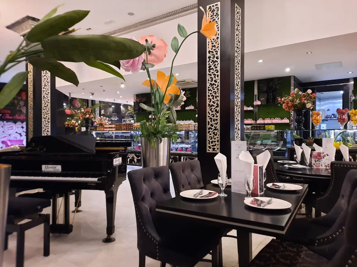 Mumtaz Leeds