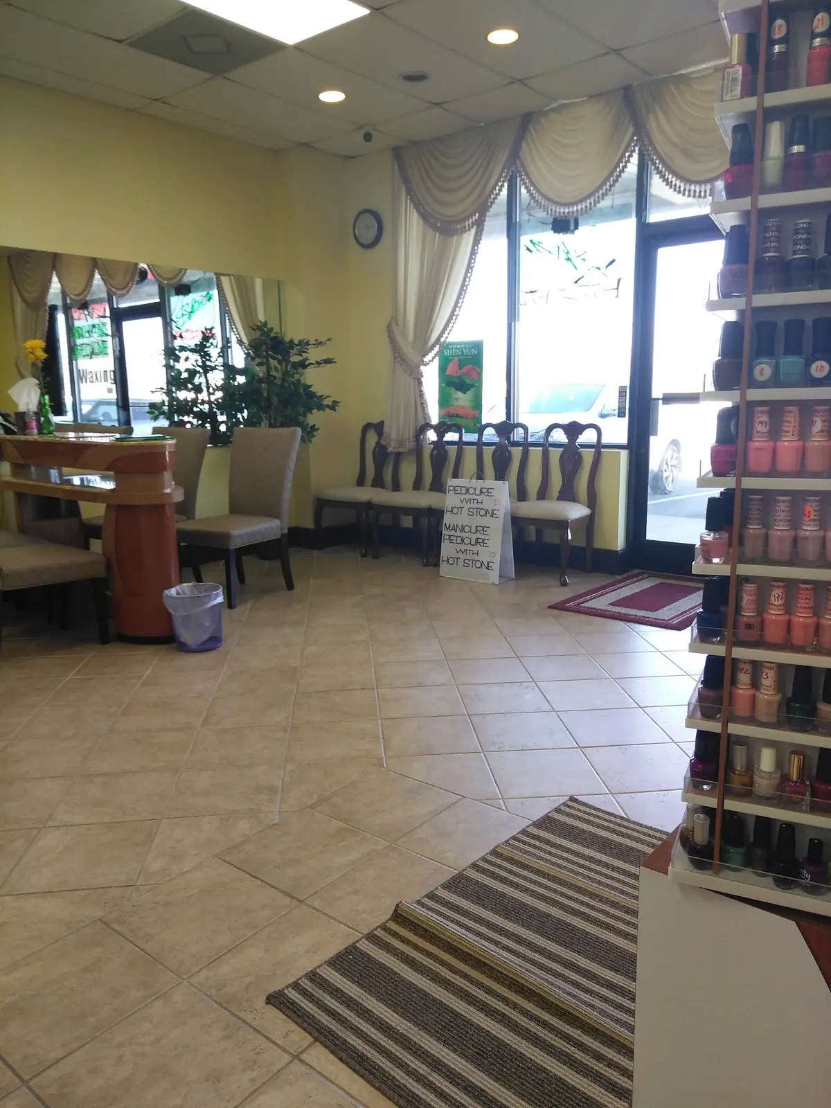 Bella Vida Nail Spa & Alterations photo (photo 1 of 3)