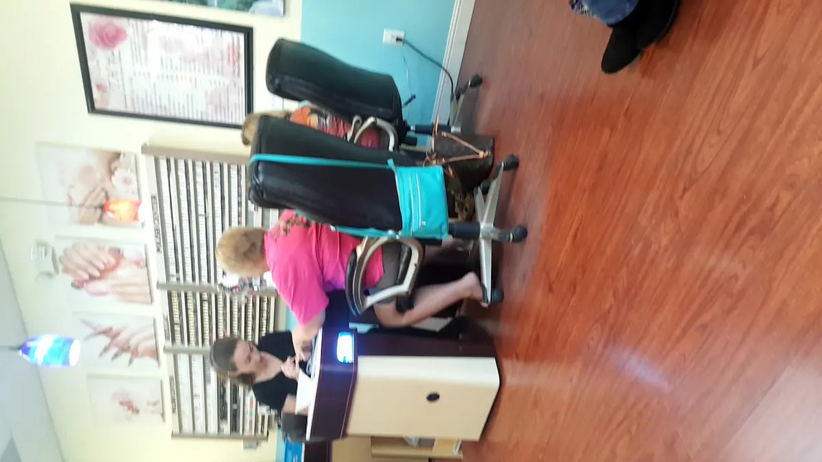 T. H. Nails & Spa photo (photo 2 of 3)