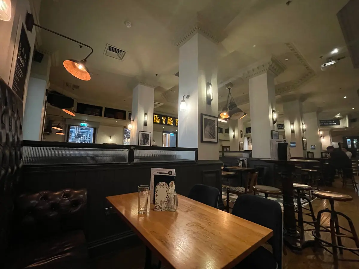 The Mad Bishop & Bear, Paddington photo (photo 2 of 3)