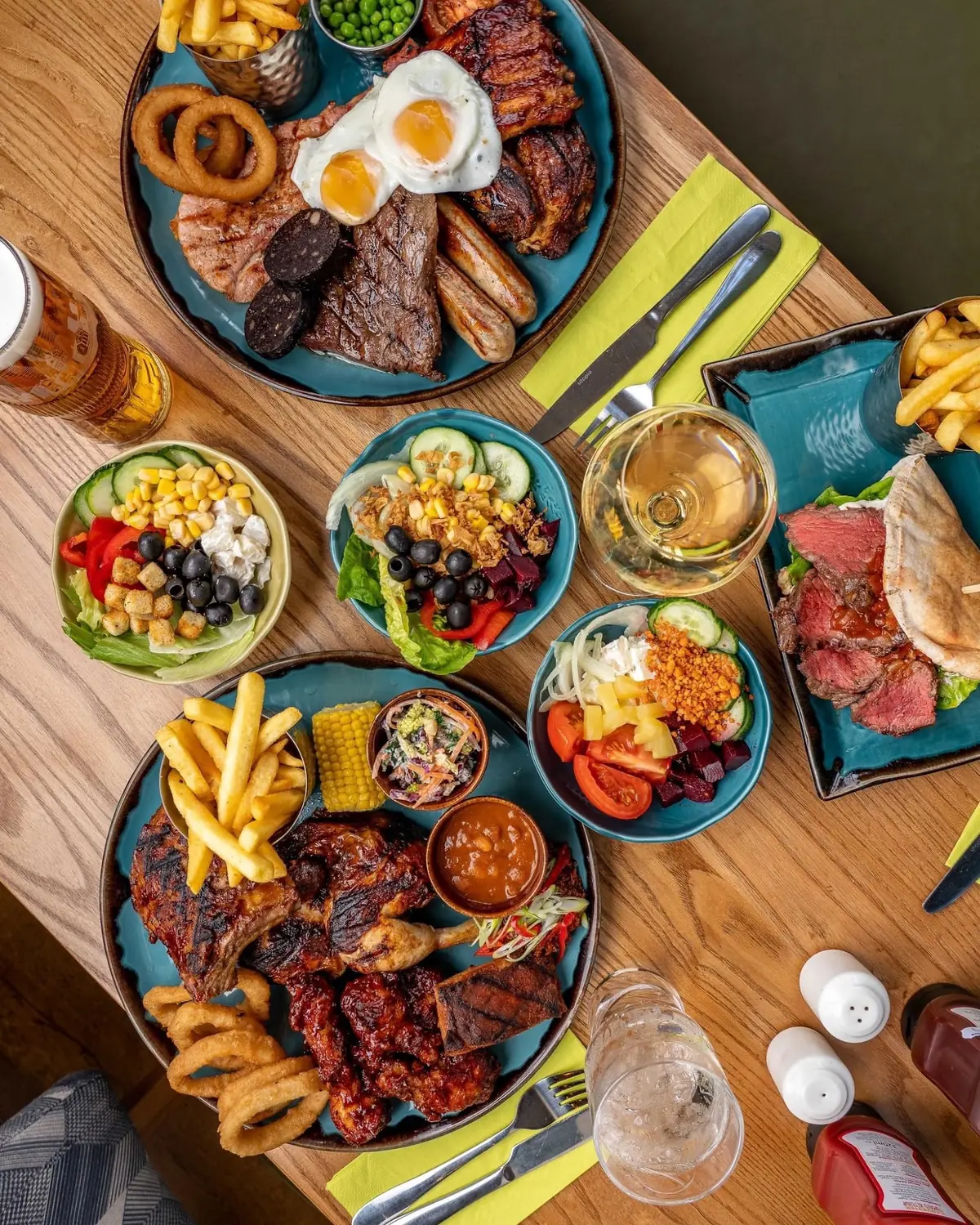 Harvester Plough Chelmsford — Bar & grills in Chelmsford