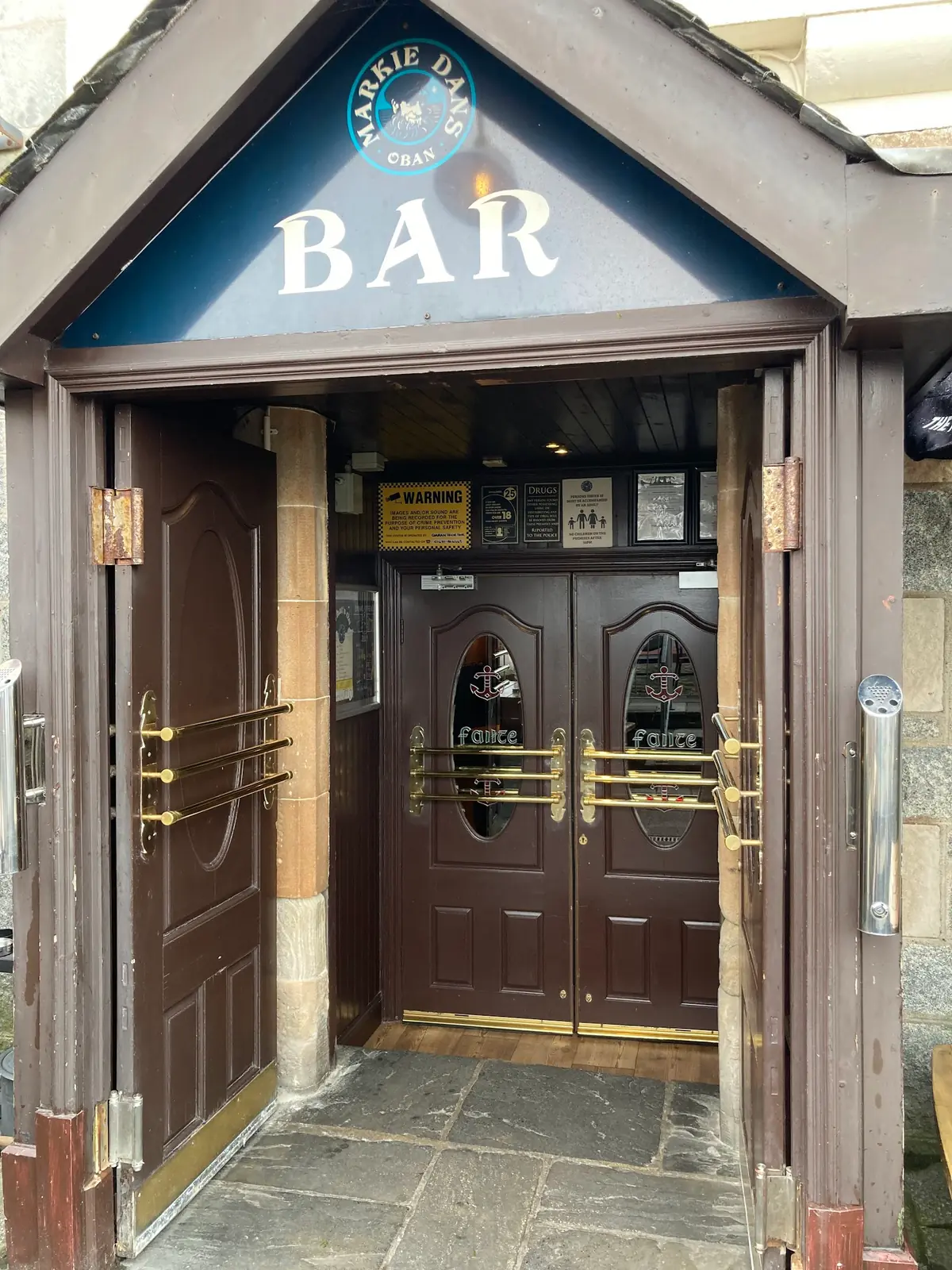Markie Dans — Bars in Oban