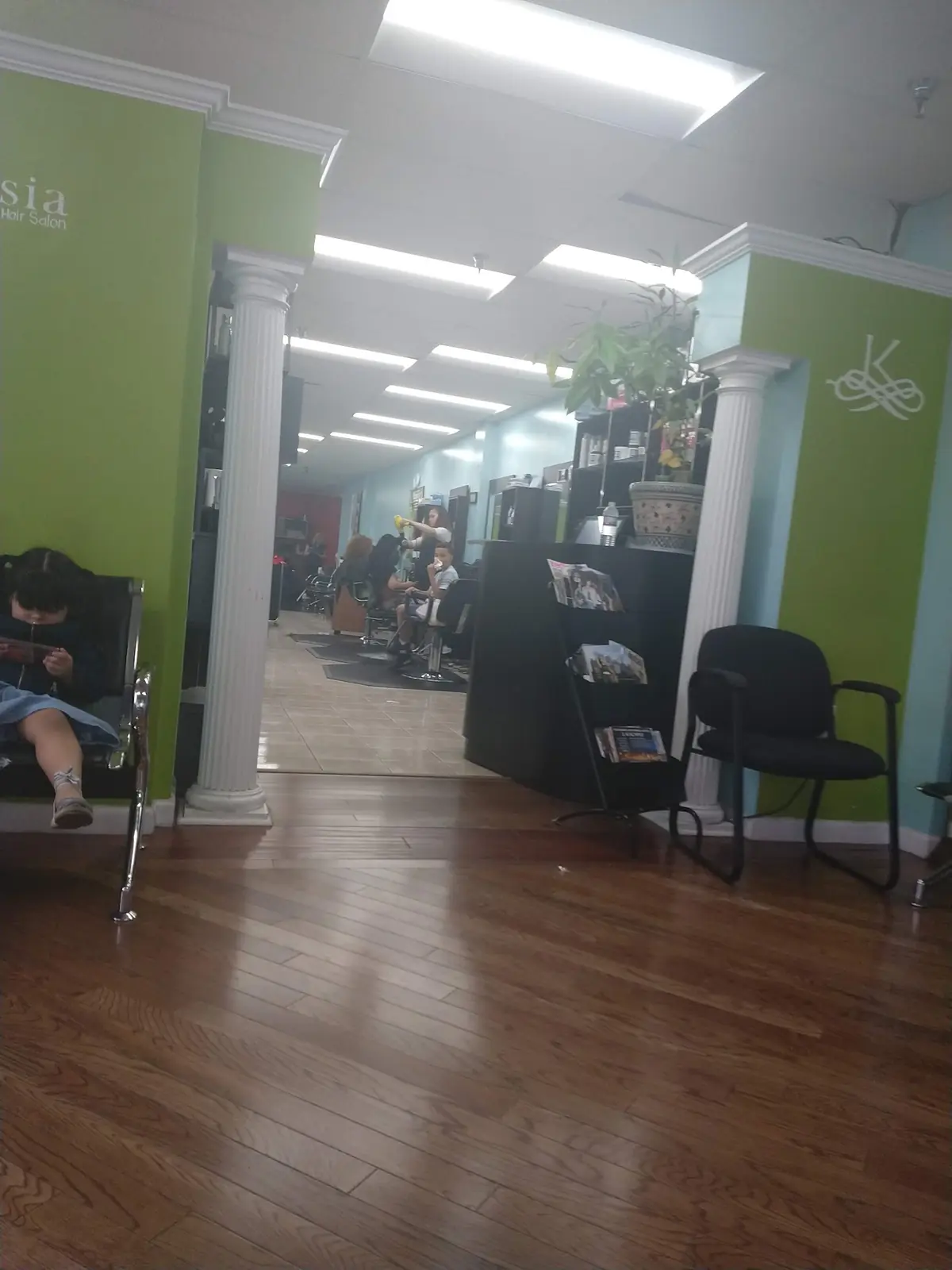 Krissia's Hair Salon photo (photo 1 of 3)