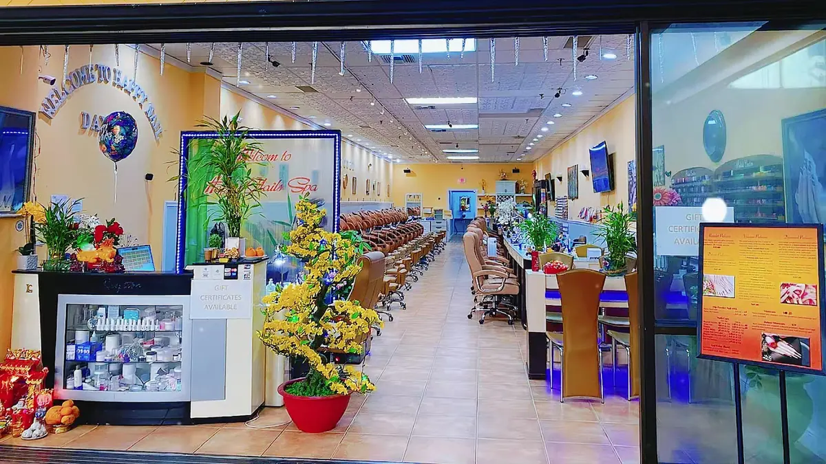 Happy Nails Day Spa photo (photo 3 of 3)