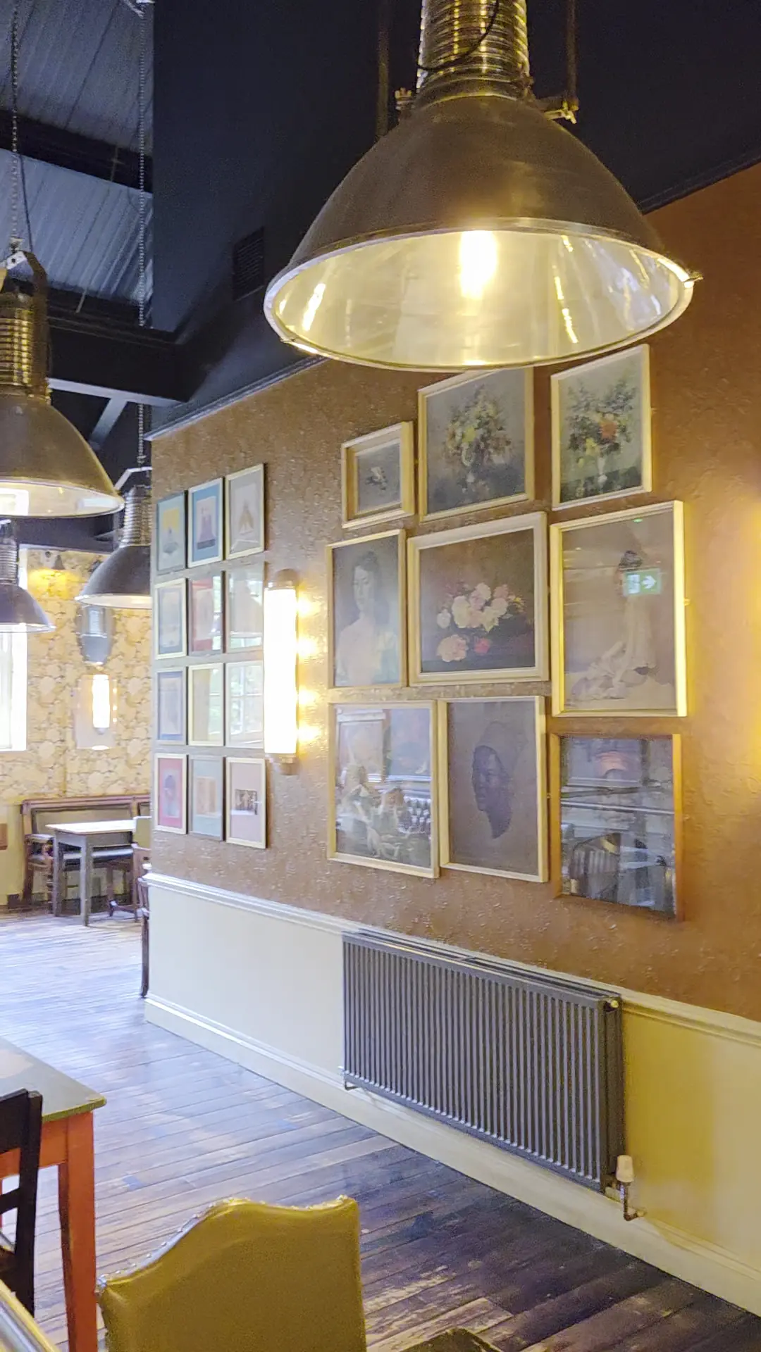 Cinco Lounge photo (photo 1 of 3)
