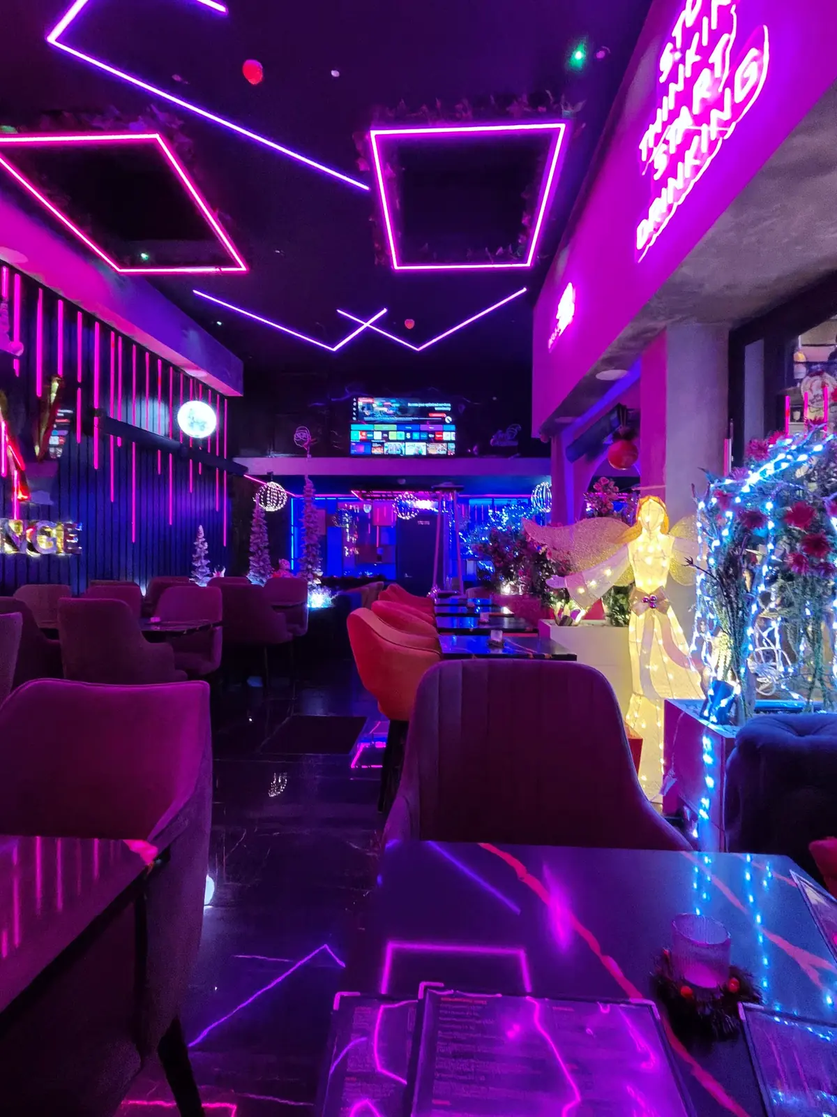W Lounge photo (photo 3 of 3)