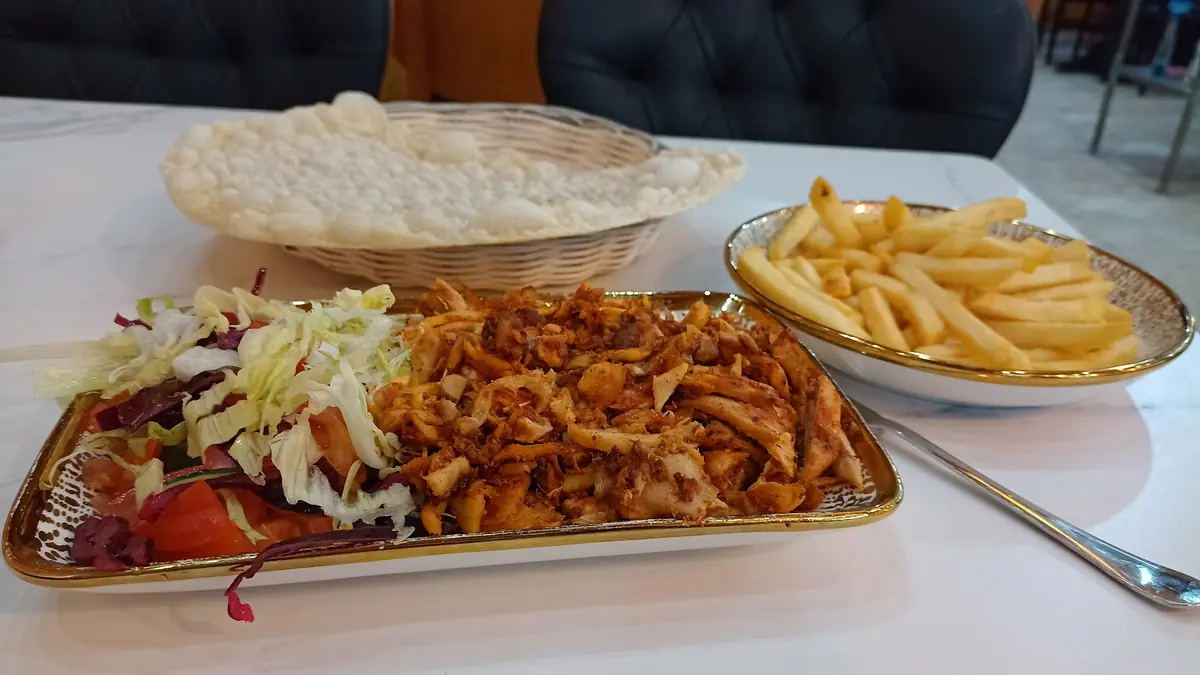 Sara grill restaurant photo (photo 2 of 3)