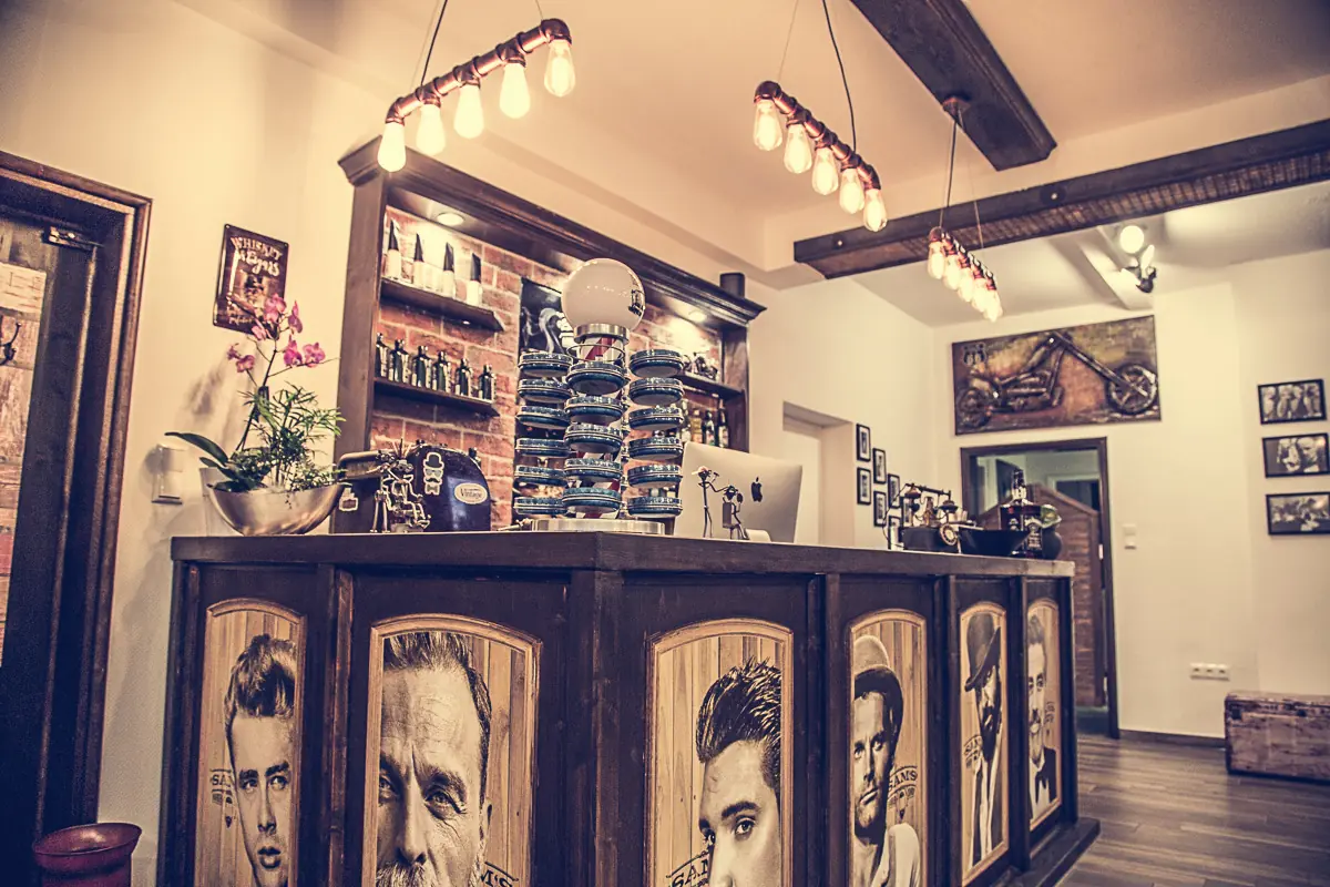 Sam´s Barbershop — Hair Salons in Friesoythe