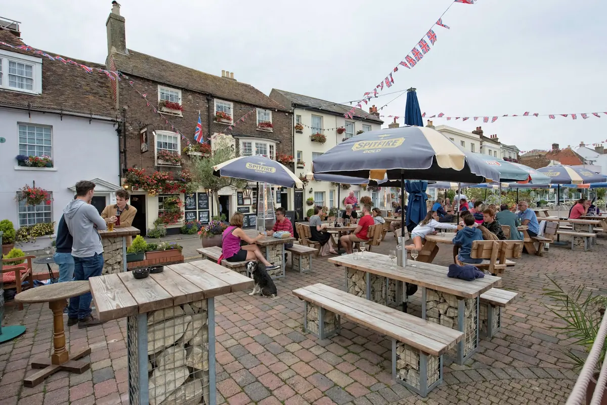 Kings Head — Bars in Deal