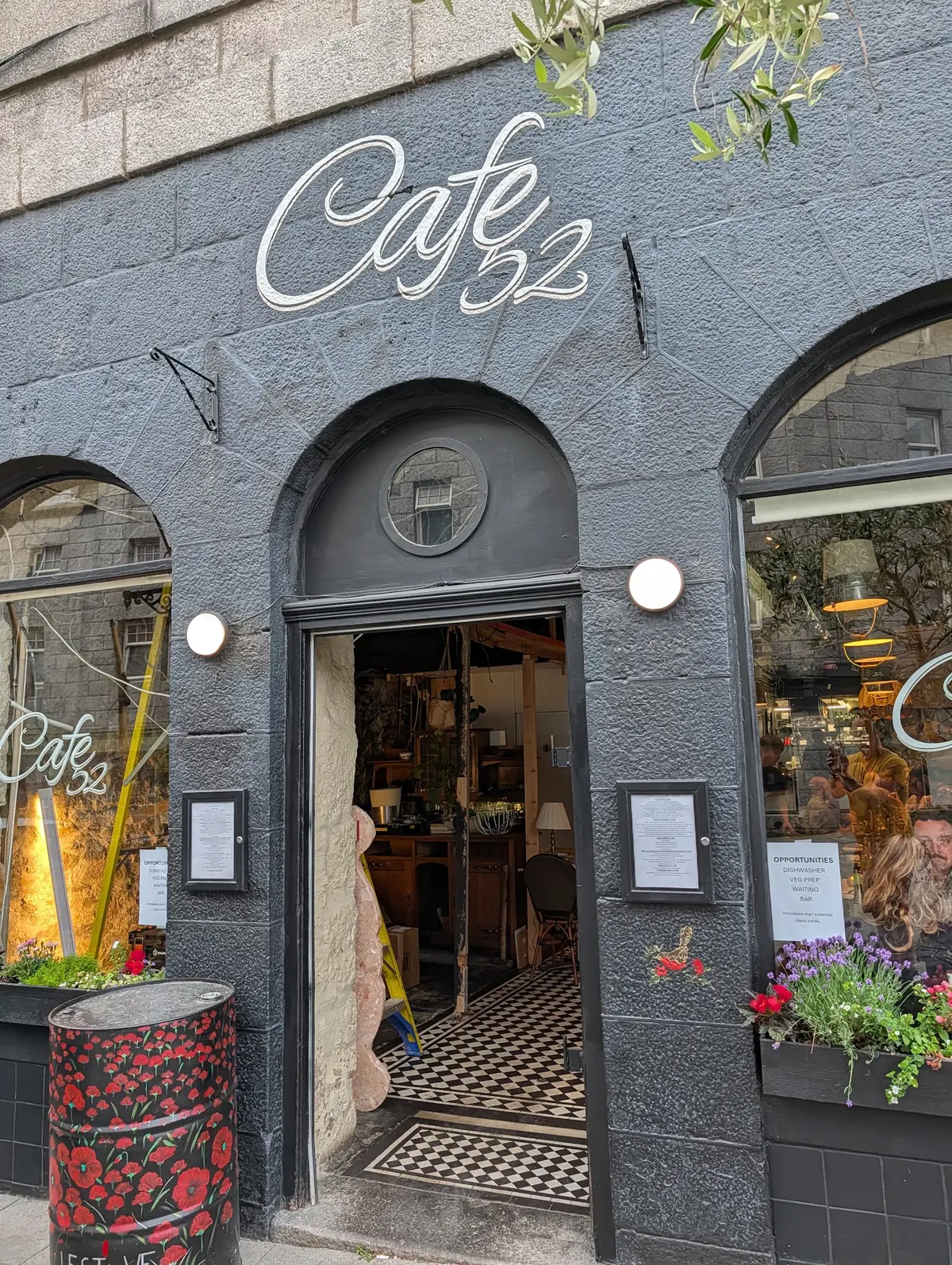 Cafe 52