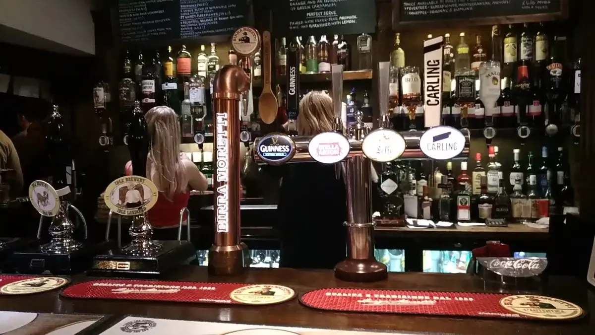 The White Hart Inn photo (photo 1 of 3)