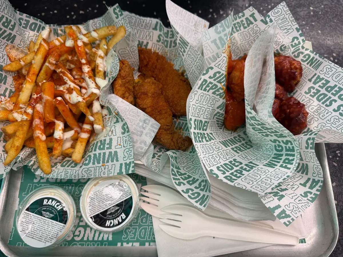 Wingstop Islington photo (photo 2 of 3)