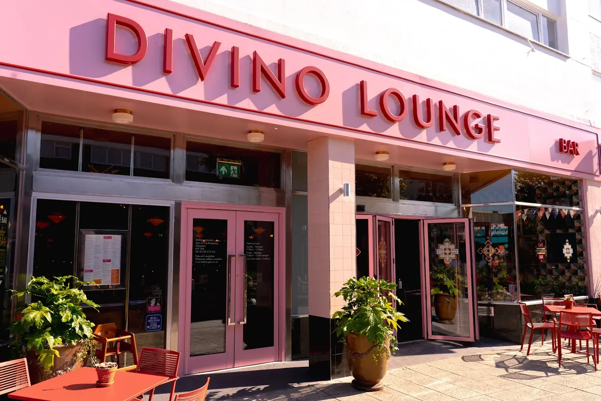 Divino Lounge photo (photo 1 of 3)