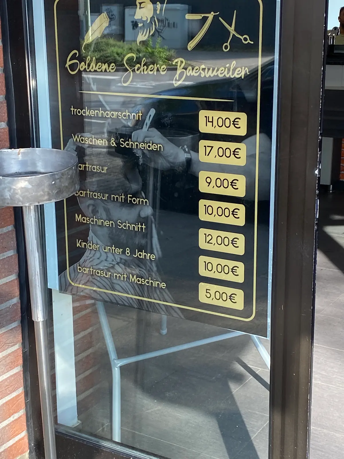 goldene schere herren friseur photo (photo 2 of 3)