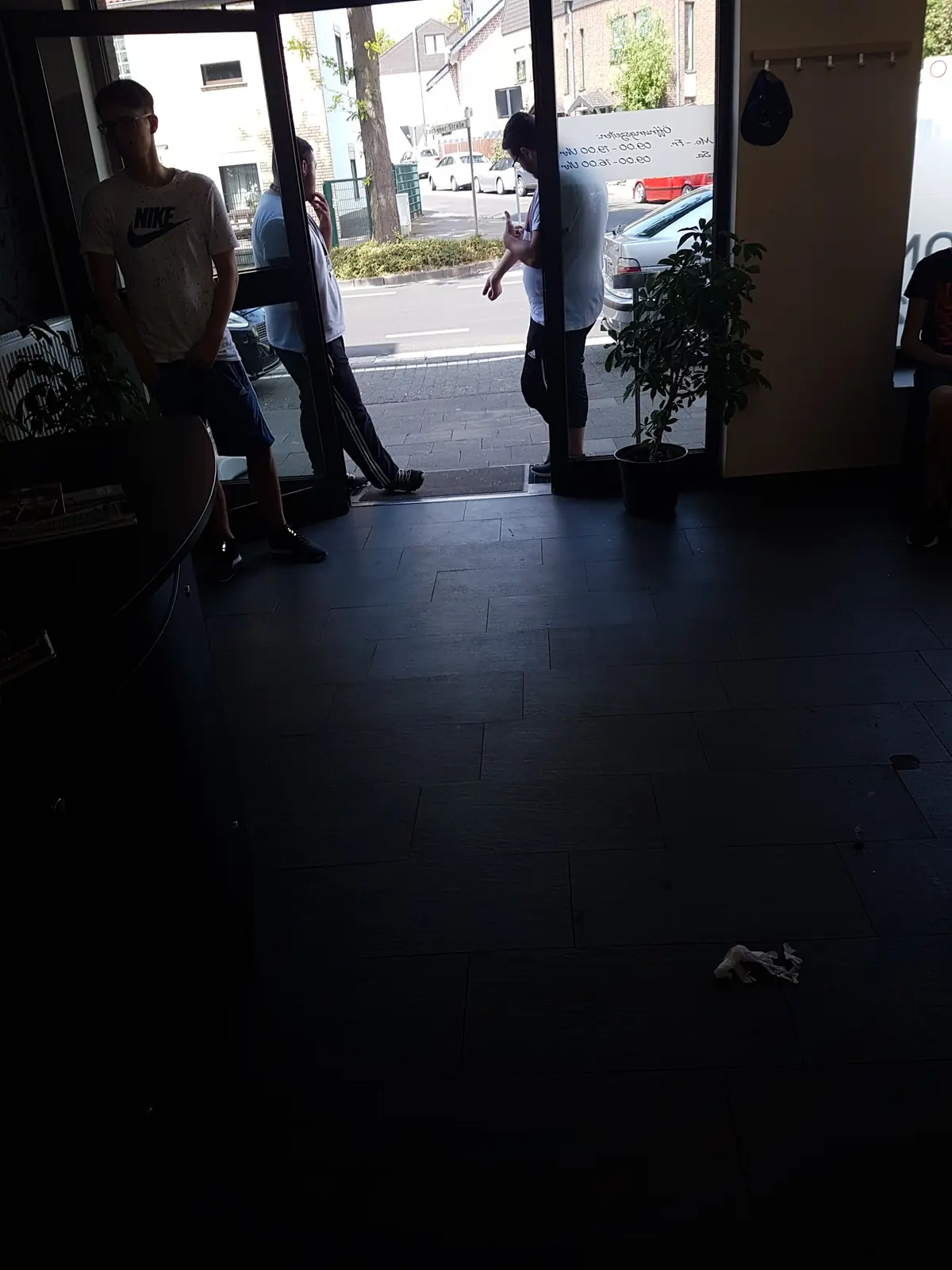 goldene schere herren friseur photo (photo 1 of 3)