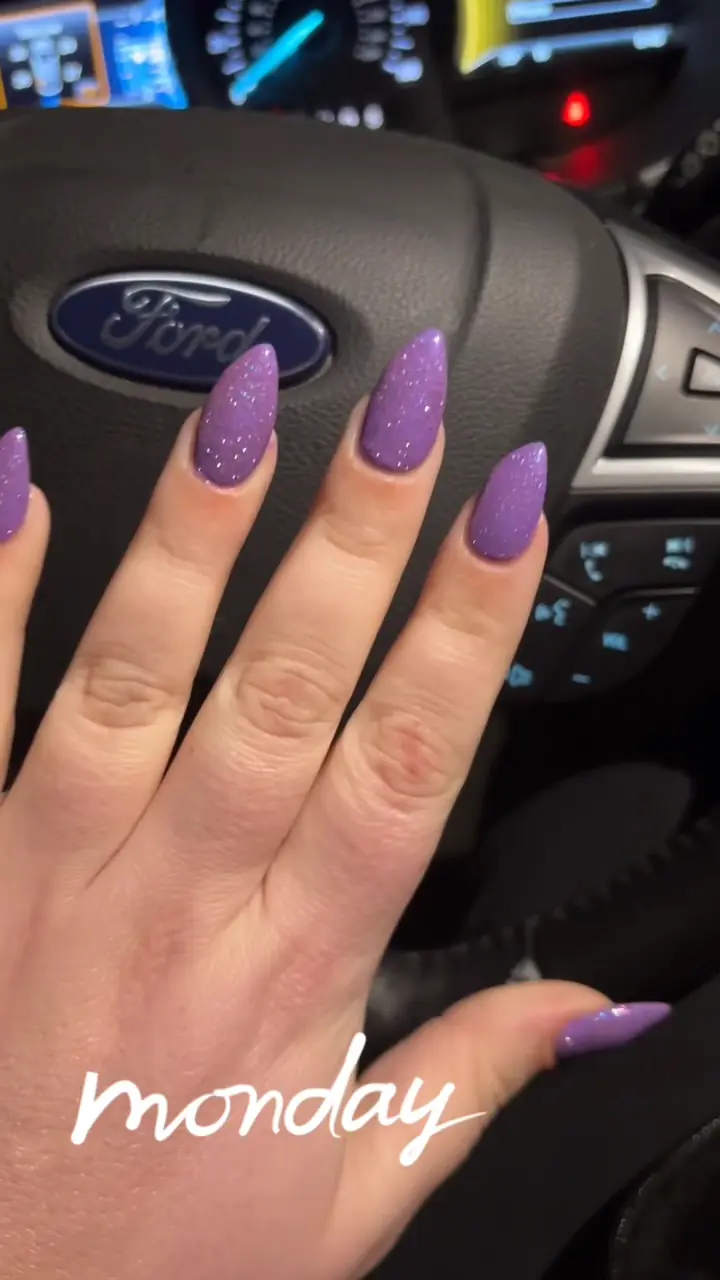 V Nail Lounge photo (photo 2 of 3)