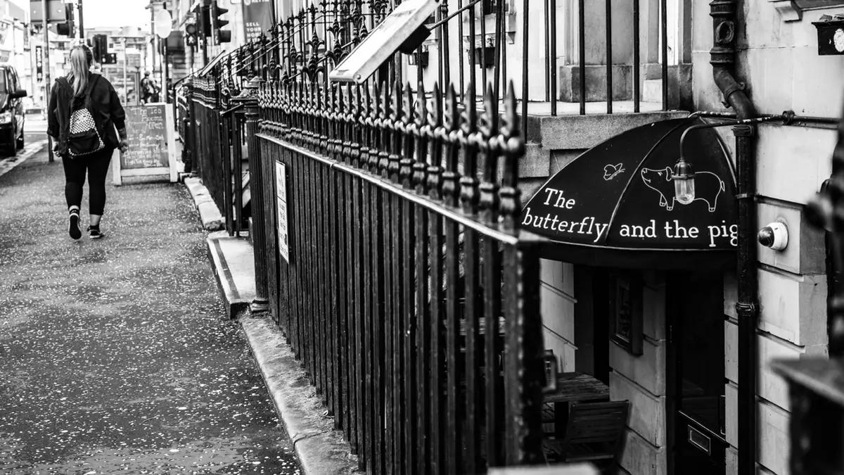 Inside The butterfly and the pig, Glasgow