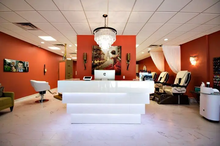 Ooh La La Salon & Spa photo (photo 1 of 3)