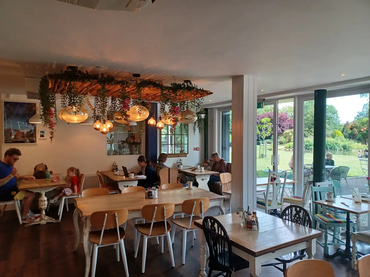 Daisy's in the Park — Cafes in Pinner