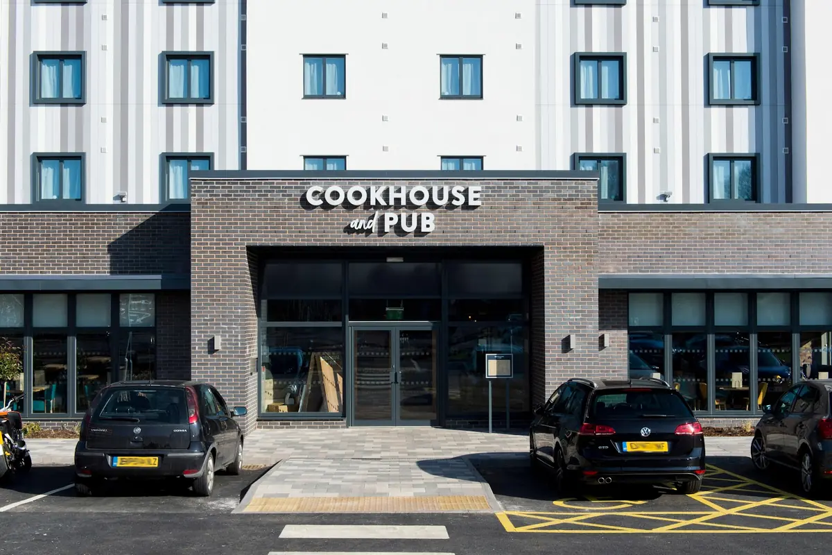 The Queen Inn Cookhouse + Pub