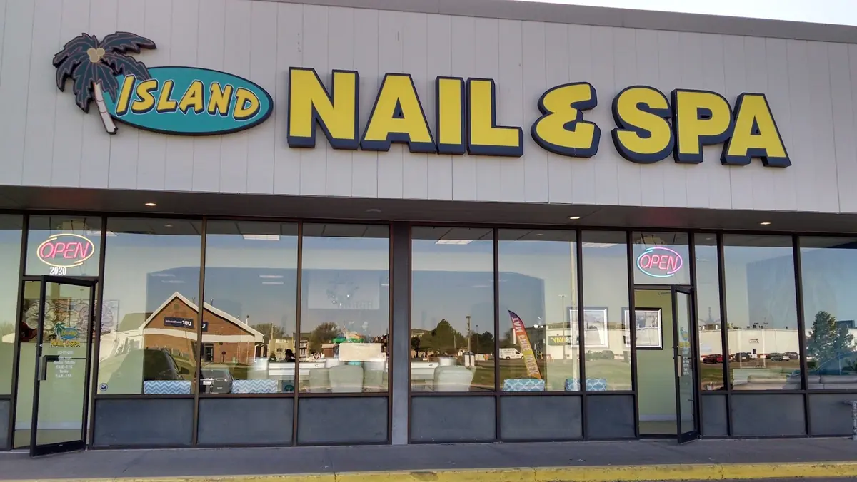 Island Nail & Spa photo (photo 1 of 3)