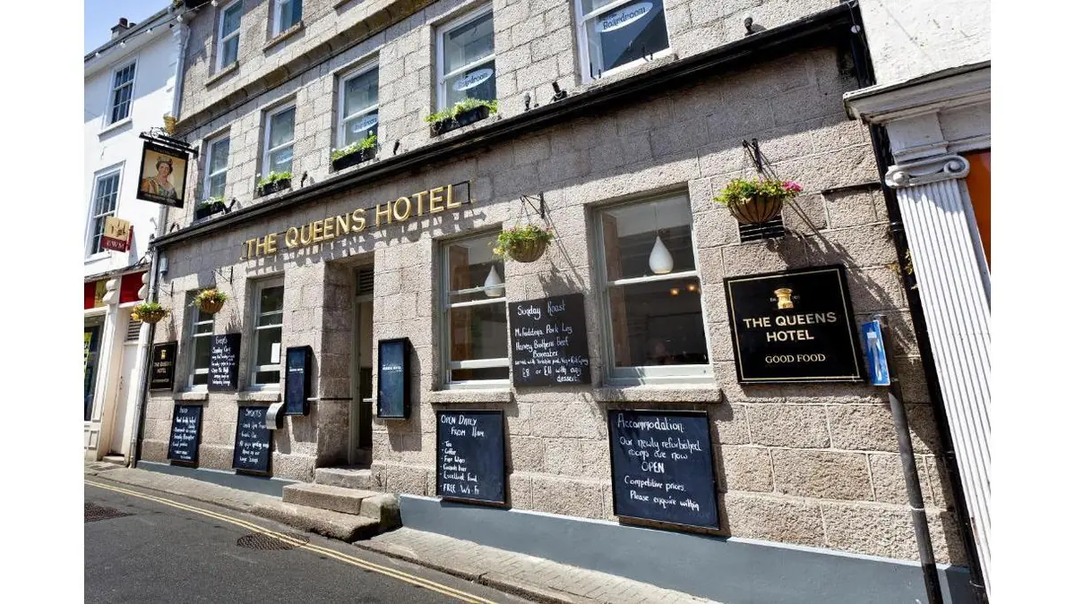 Inside The Queens, Saint Ives