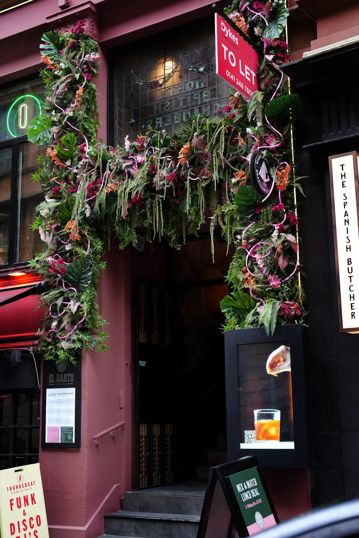 El Santo Bar and Restaurant