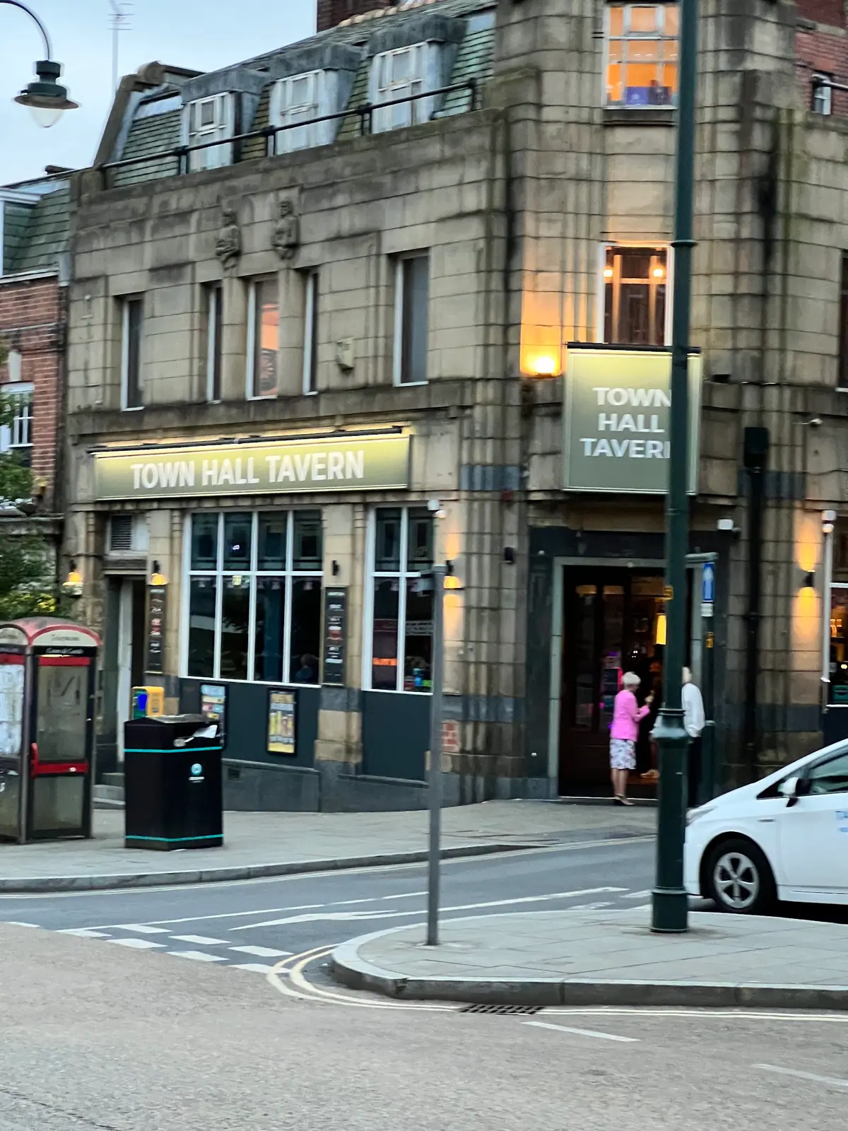 The Town Hall Tavern — Bars in Oldham