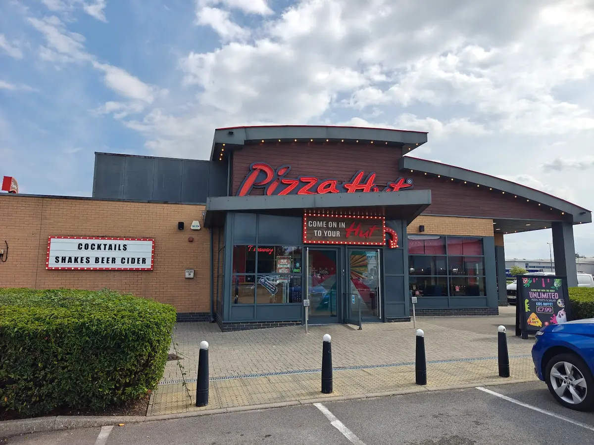 Pizza Hut Restaurants Swindon Greenbridge photo (photo 2 of 3)