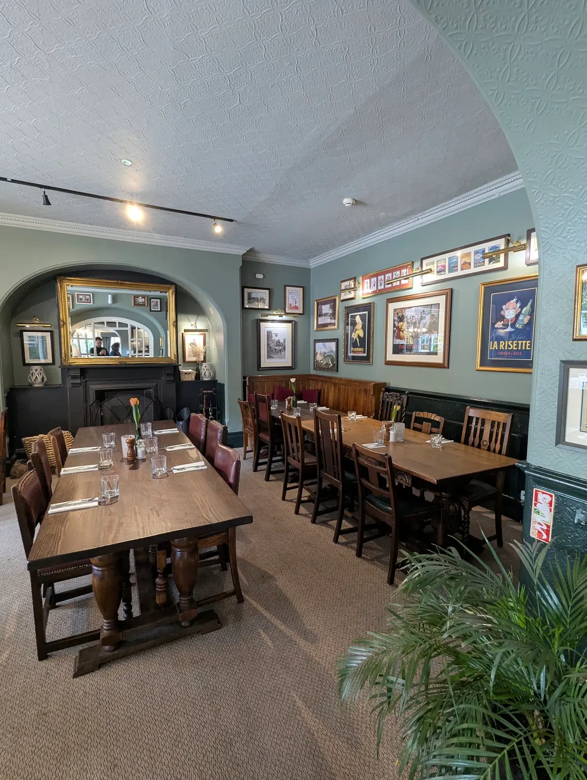 Inside The Hare, Tunbridge Wells