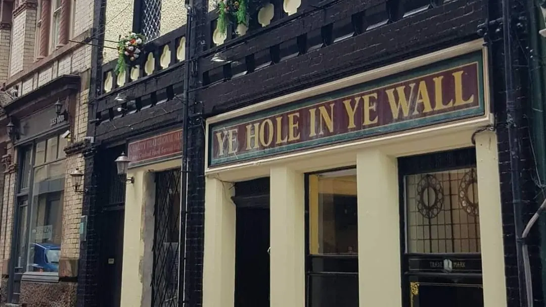Ye Hole In Ye Wall