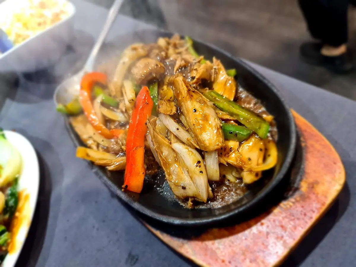 Pagoda Chinese Cuisine Grill & Sushi Bar photo (photo 2 of 3)