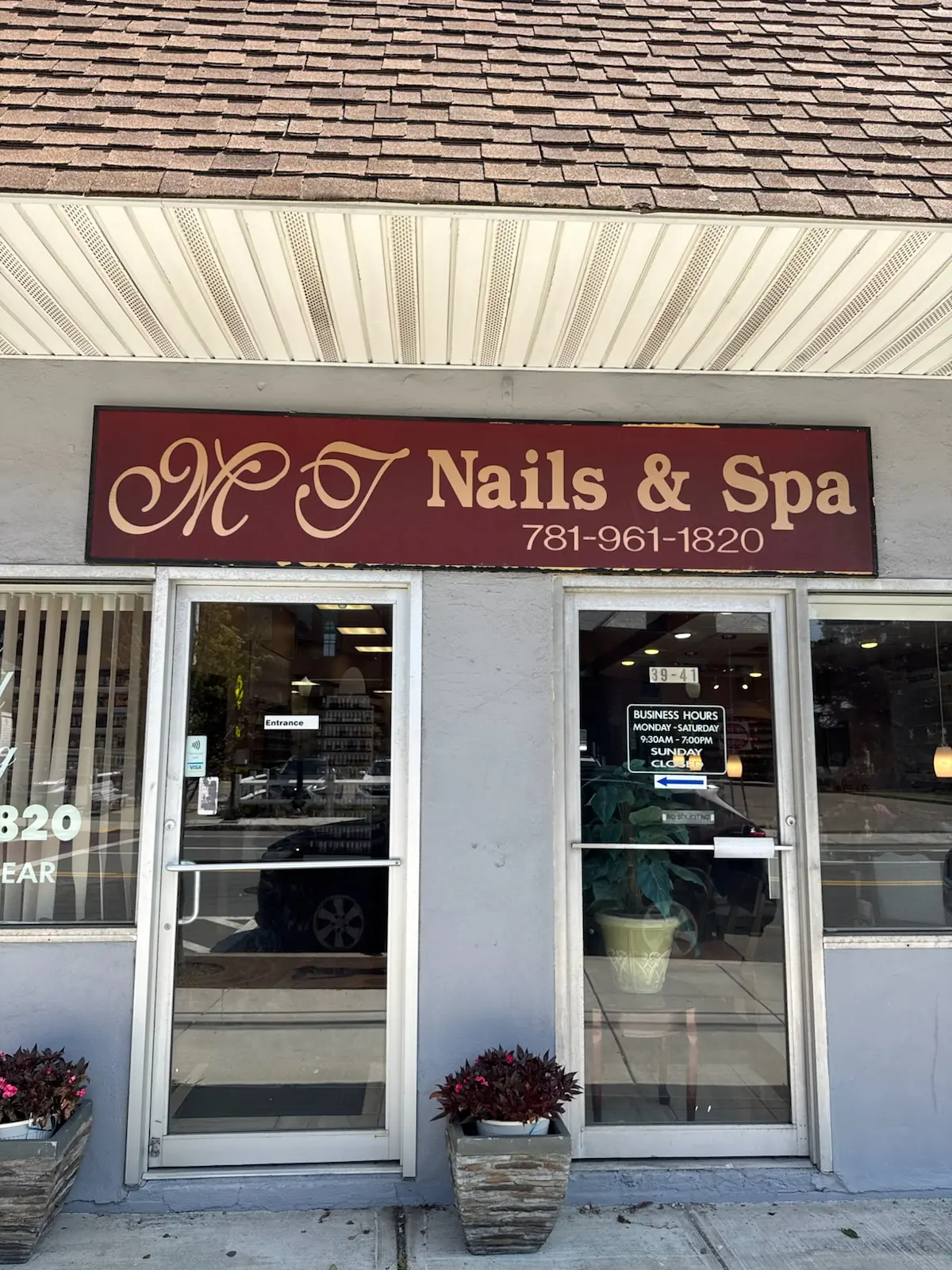 MT NAILS & SPA photo (photo 2 of 3)