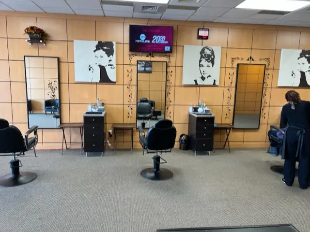 Eye Brow Threading photo (photo 1 of 3)