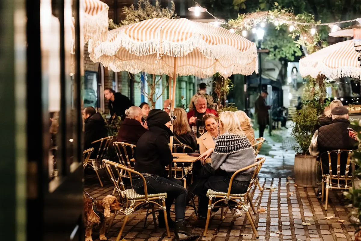 The Tap on the Line, Kew — Bars in Richmond
